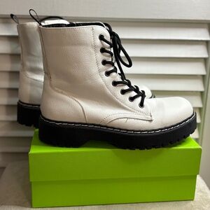 Sincerely Jules Harley Combat Boots Women SZ 8 1/2 White Faux Leather Lace Up